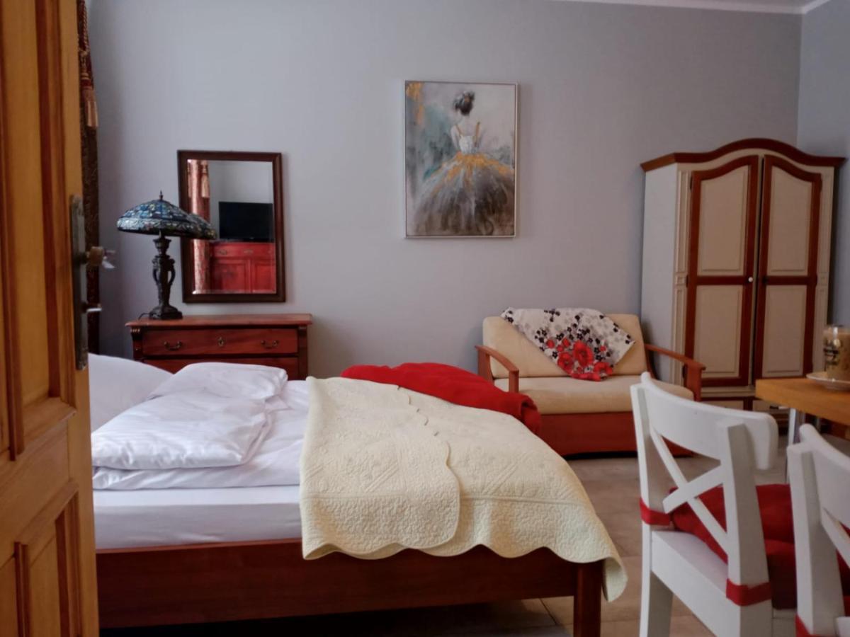 Sunny Bear Bed & Breakfast يلينيا غورا المظهر الخارجي الصورة