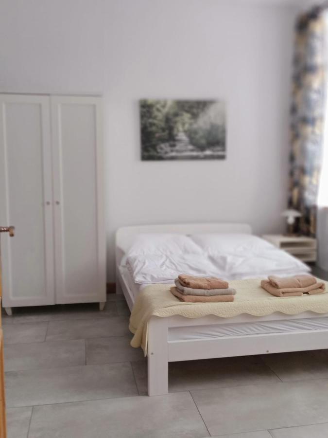 Sunny Bear Bed & Breakfast يلينيا غورا المظهر الخارجي الصورة